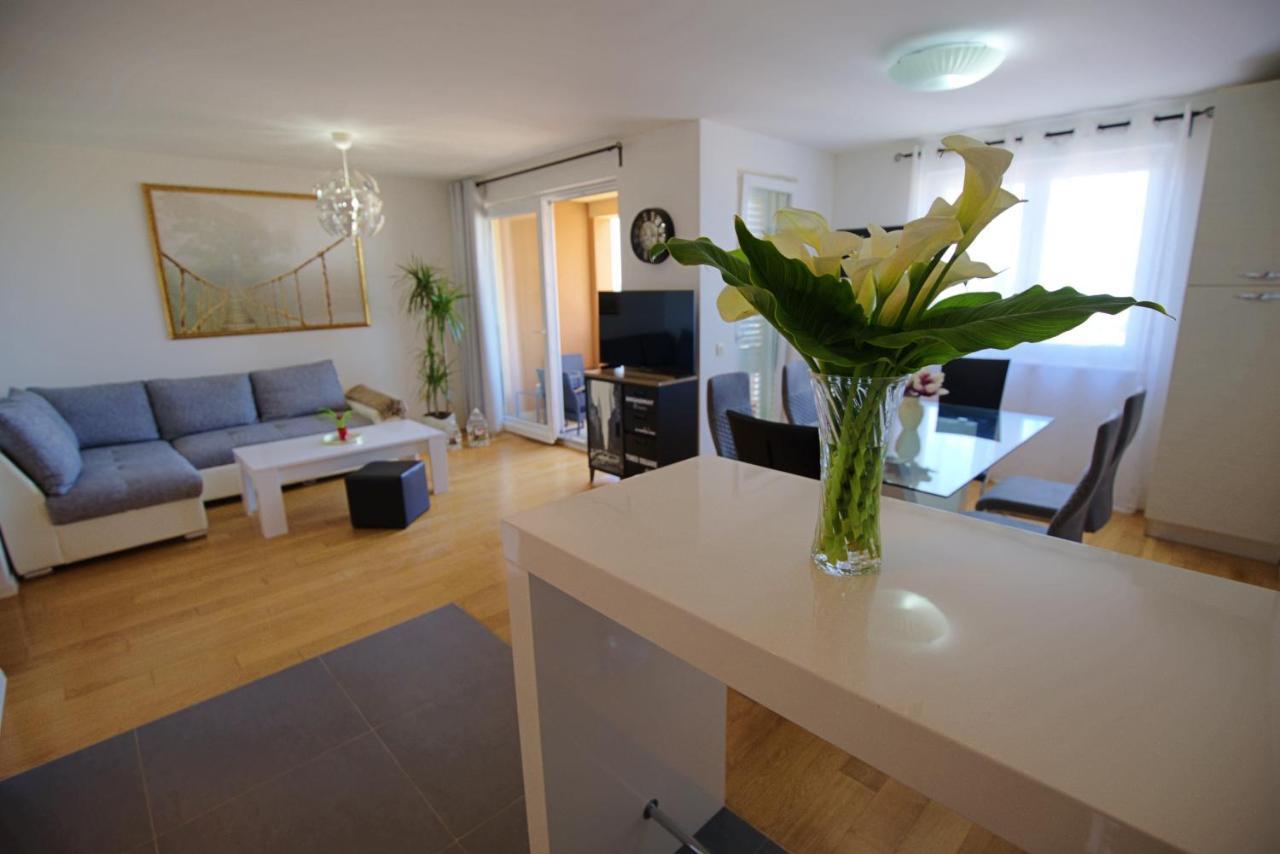 Apartament Mai *
